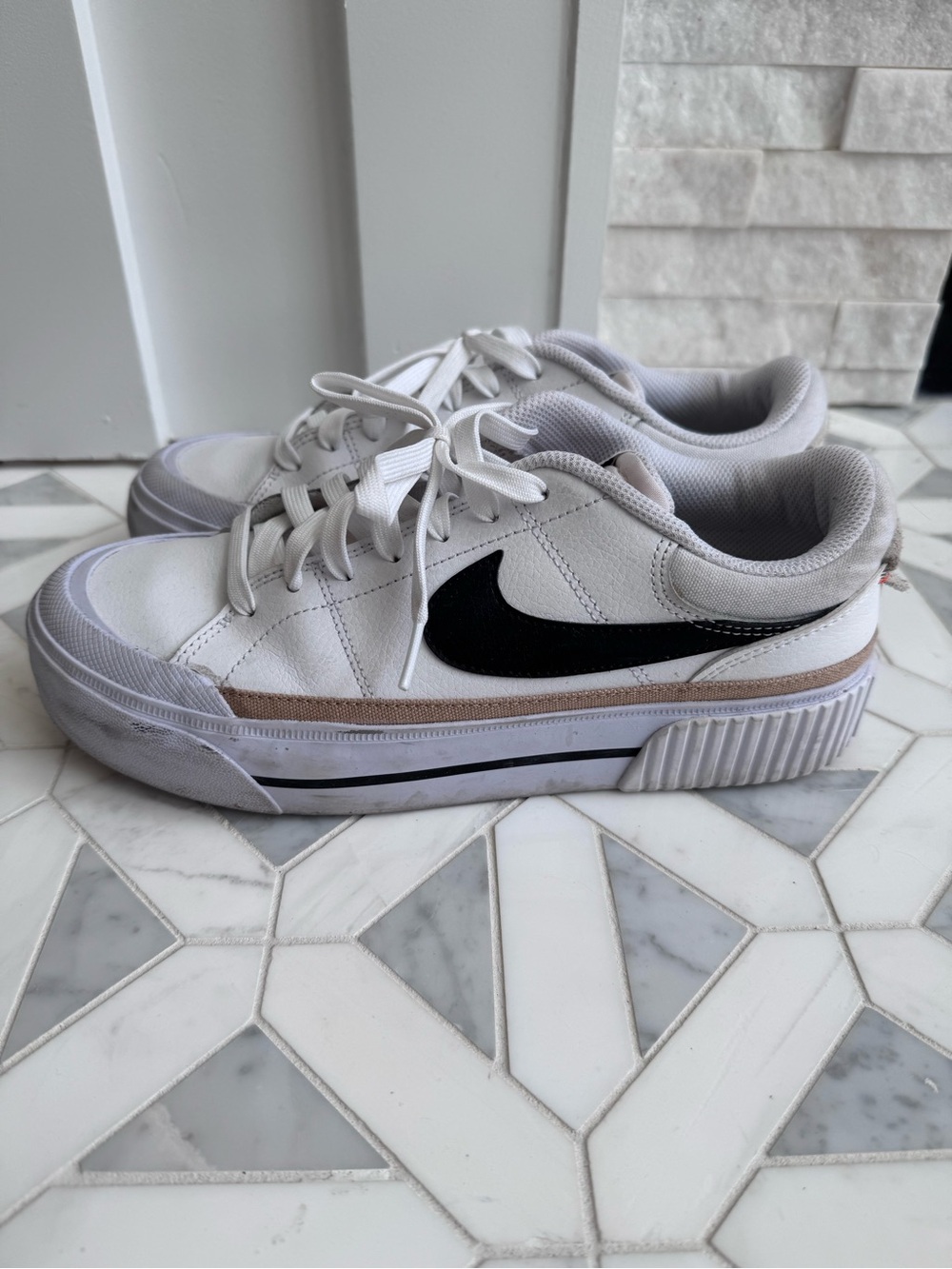 Nike Court Legacy Lift Women’s 8.5 White Platform Sneakers DM7590-100
